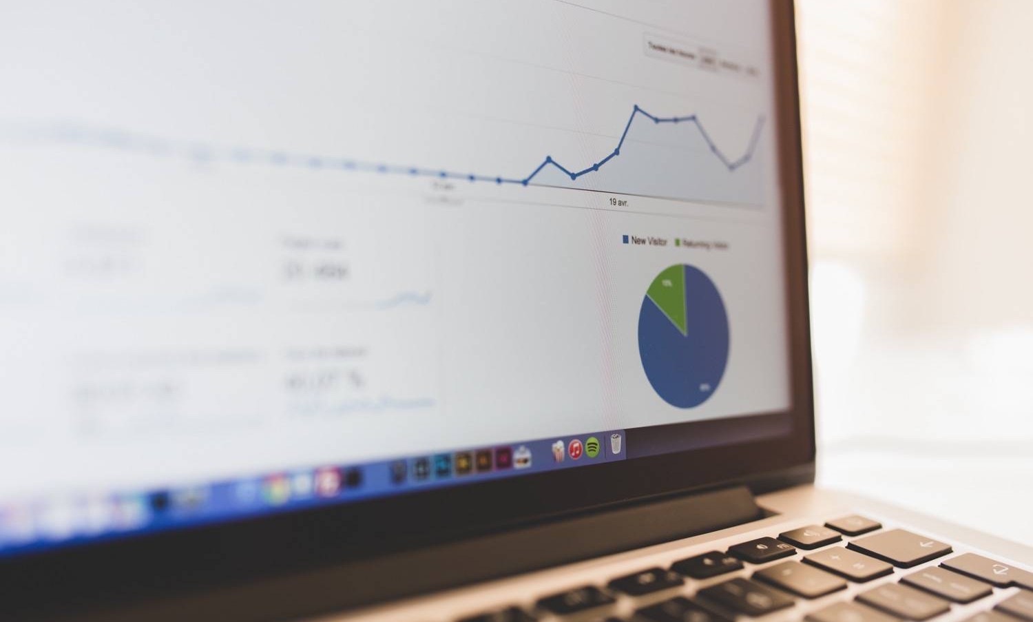 photo-1431605695381-f4a9c3cdd150