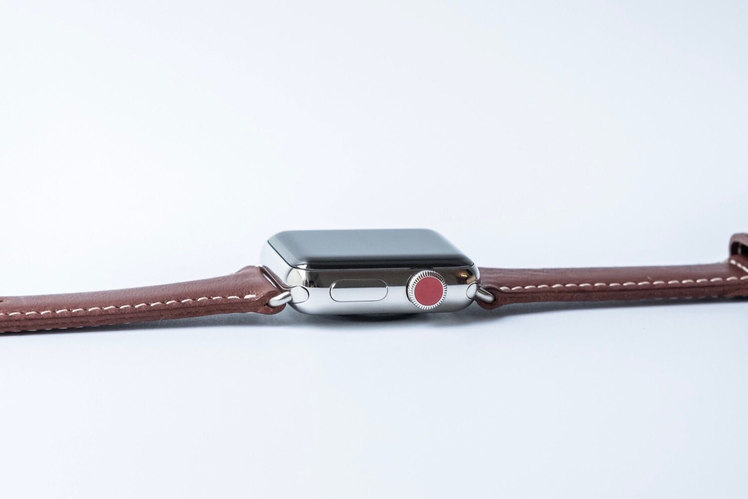 Apple Watch用本革バンドSLG Designを購入。最初の交換バンドに