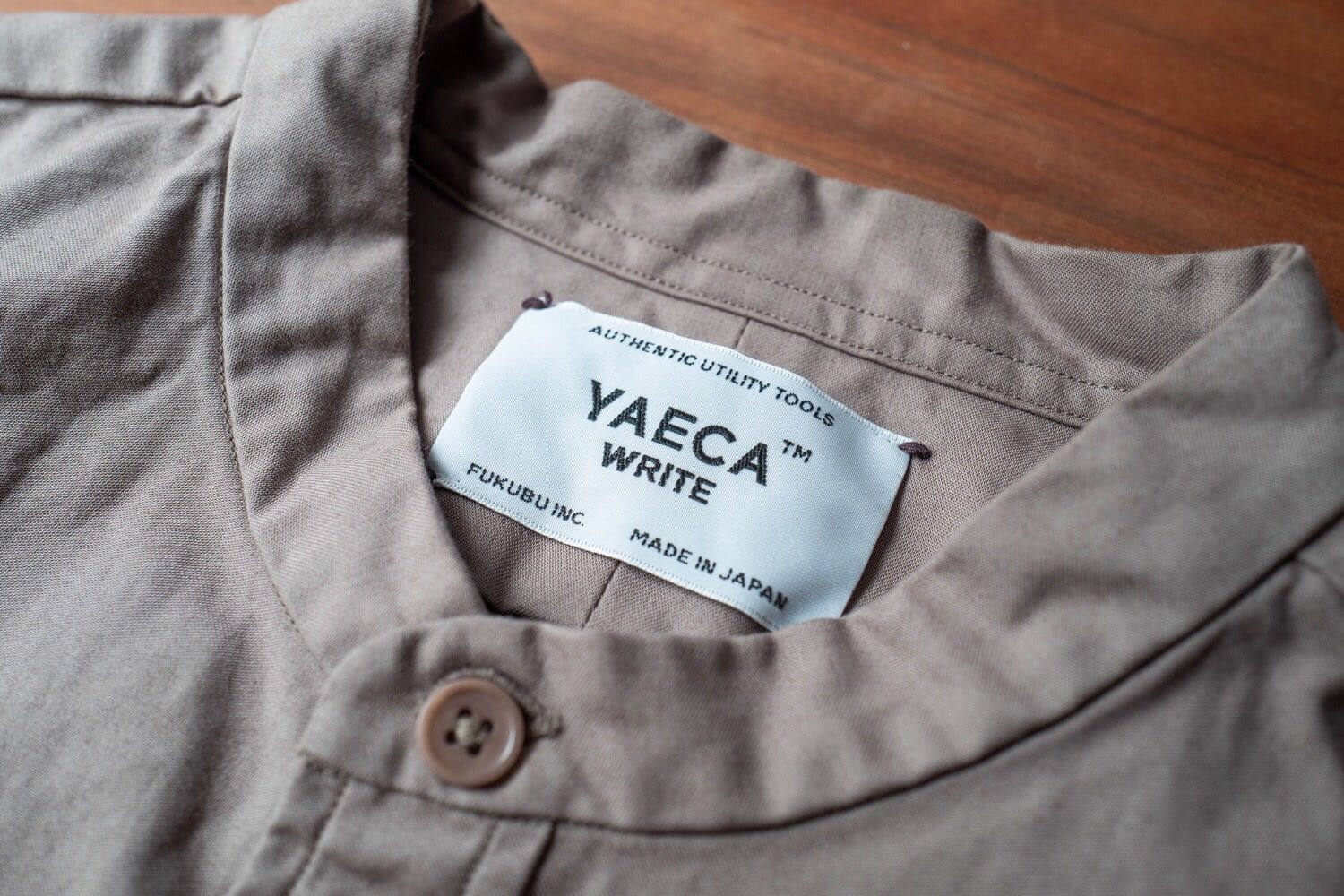 YAECA WRITE（ヤエカ ライト）のノーカラーロングシャツを購入 