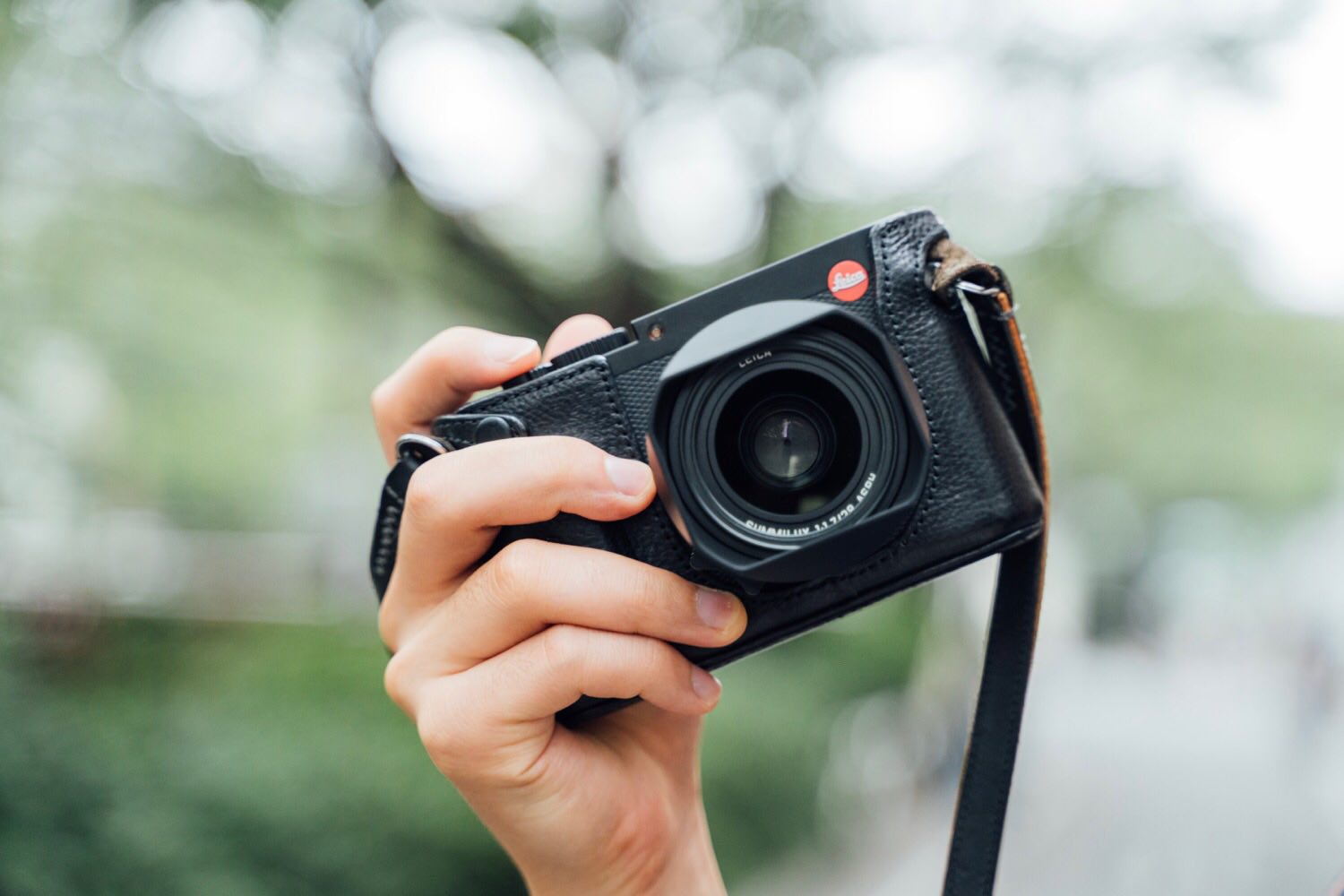 Leica QのボディケースはARTISAN & ARTISTのレザーケースがオススメ 