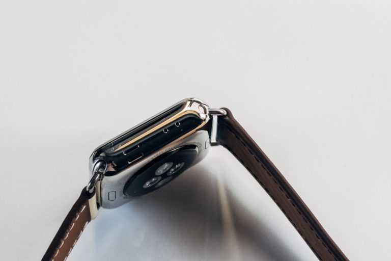 Apple Watch Hermès “純正風”の交換バンドが安くて使える！手元を鮮やかに彩るポップな配色。 | DRESS CODE