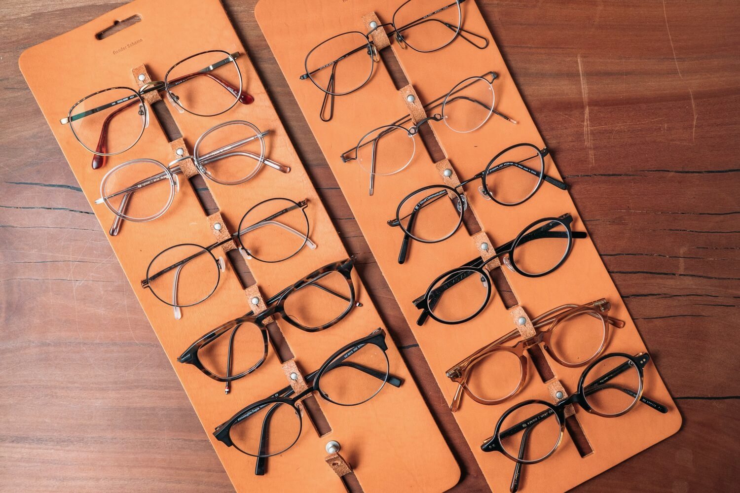 高い素材 新品 未使用 エンダースキーマ 眼鏡 メガネ 壁掛けホルダー